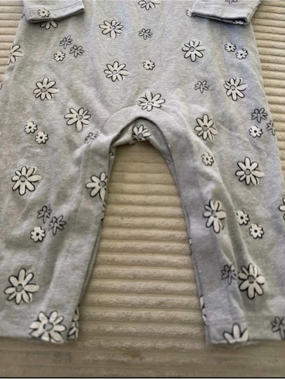 Old Navy Gray Floral Baby Onesie - Gray with Black & White Flowers